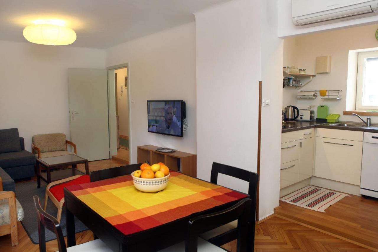 Spacious Piran Central Apartment For 5 Pax Bg Exterior photo